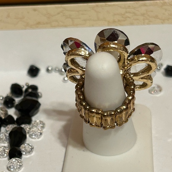 Multi colored crystal flower ring. Adjustable band. - Picture 3 of 3